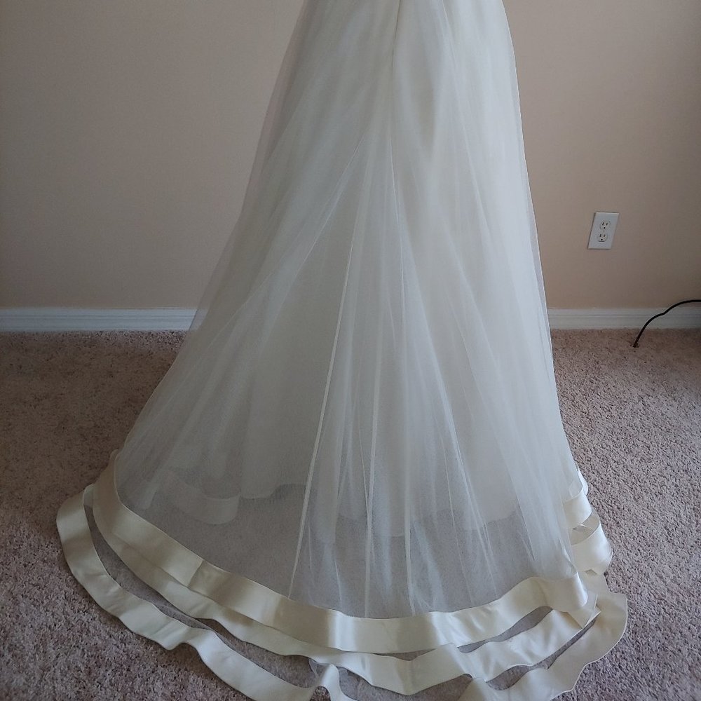 NEW Gorgeous Original Wedding Dress by Liancarlo Style #4837 - Picture 3 of 6